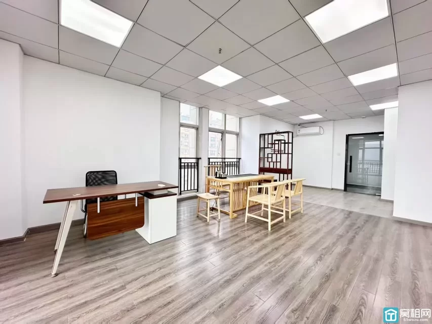 宁波趣家办公楼68平带办公家具，拎包办公独立空调出租