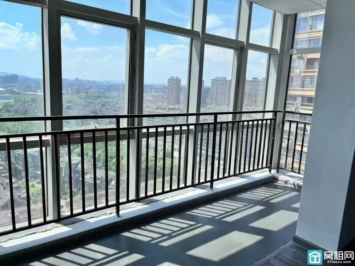 宁波趣家办公楼68平带办公家具，拎包办公独立空调出租