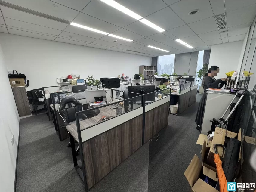 宁波国际会展中心隔壁宁兴国贸出租635平   室内可以更改装修，双面采光落地窗，有上下水