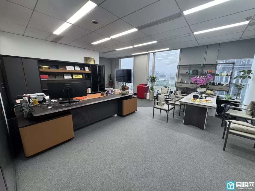 宁波国际会展中心隔壁宁兴国贸出租635平   室内可以更改装修，双面采光落地窗，有上下水