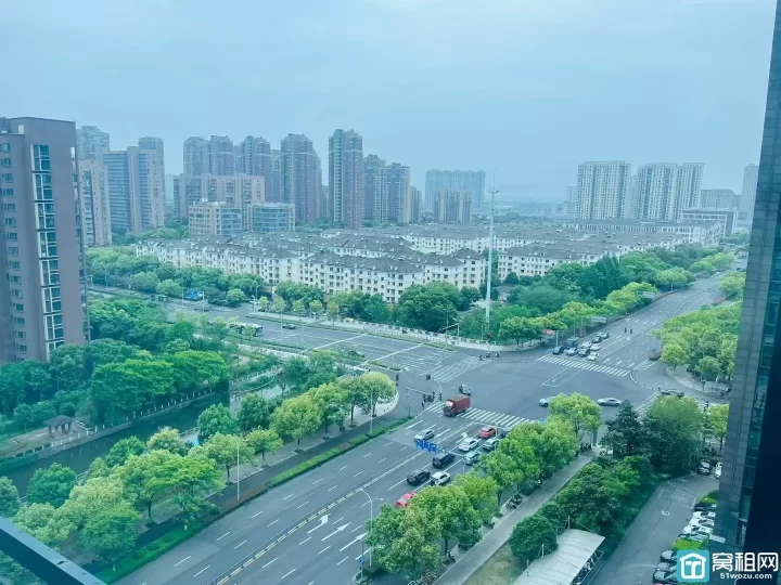 宁波健宸大厦70平朝南带全套家具，白玻形象墙，公区升级，空调全新