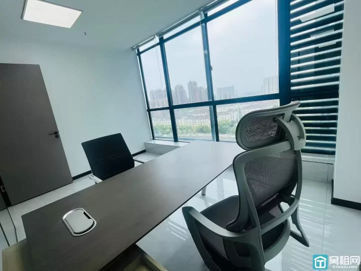 宁波健宸大厦70平朝南带全套家具，白玻形象墙，公区升级，空调全新