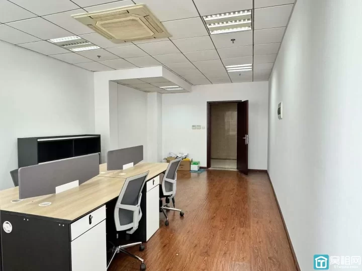 宁波世纪大道附近写字楼华东城63.78平 朝南 一隔间 租金2910元/月?