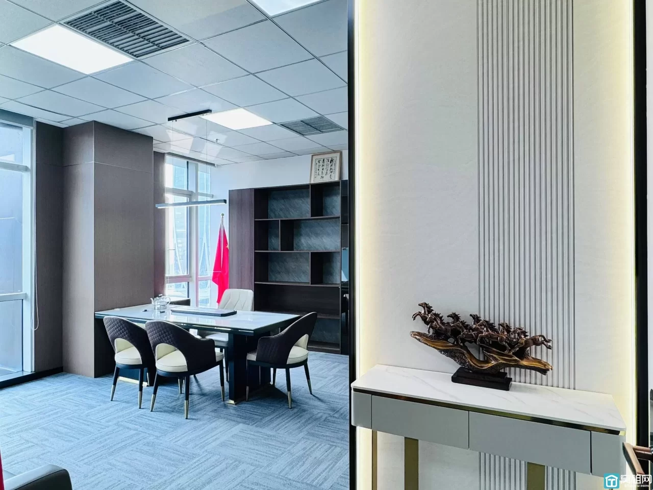 东部新城环合中心1号楼17楼朝南50平 拎包办公