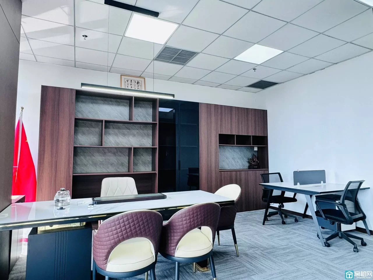 东部新城环合中心1号楼17楼朝南50平 拎包办公