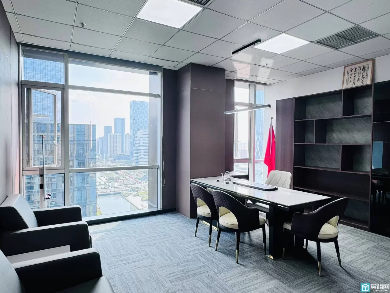 东部新城环合中心1号楼17楼朝南50平 拎包办公