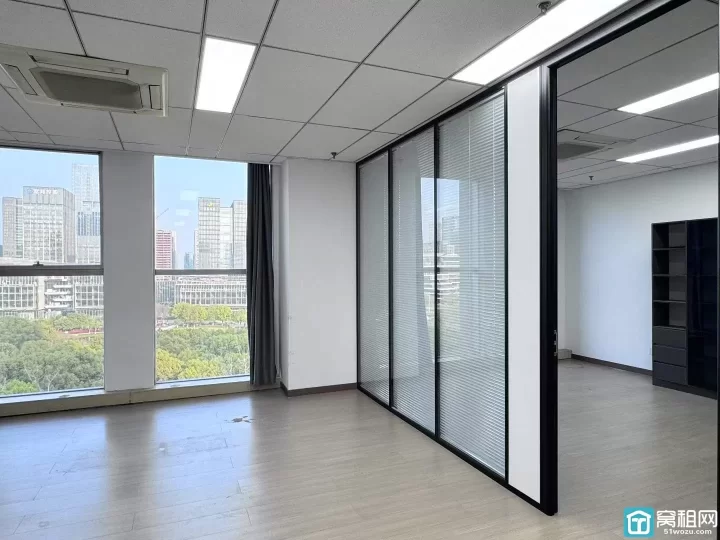 宁波华东城写字楼招租 面积109.4平 两隔间 朝东看东部新城