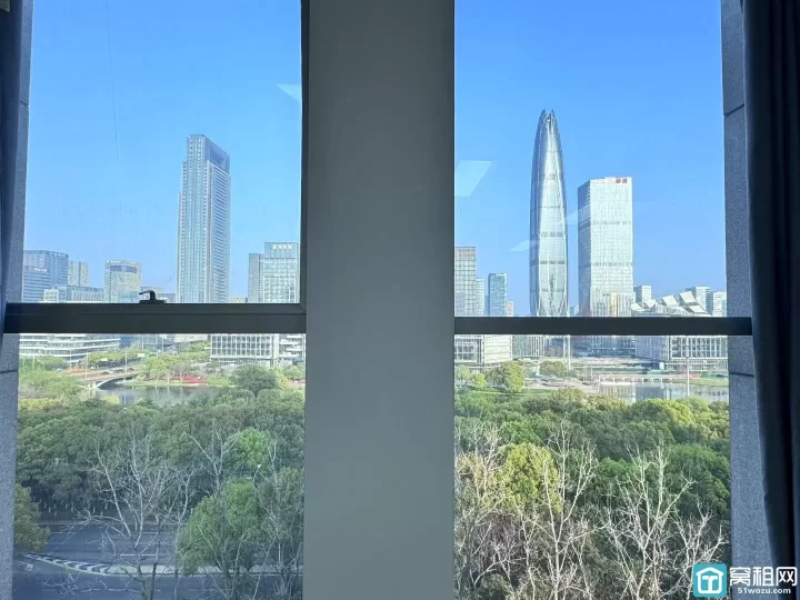 宁波华东城写字楼招租 面积109.4平 两隔间 朝东看东部新城