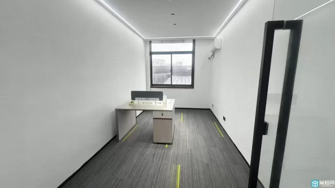 江北区洪塘湾创新大厦30平米办公室1000元转租含物业费