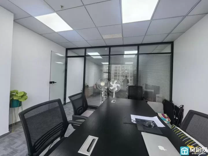 宁波鄞州万达广场附近麒麟大厦精装65平、有隔间，朝南，小户型办公首选