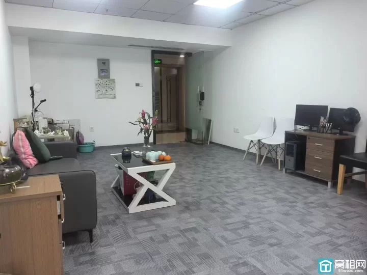 宁波鄞州万达广场附近麒麟大厦精装65平、有隔间，朝南，小户型办公首选