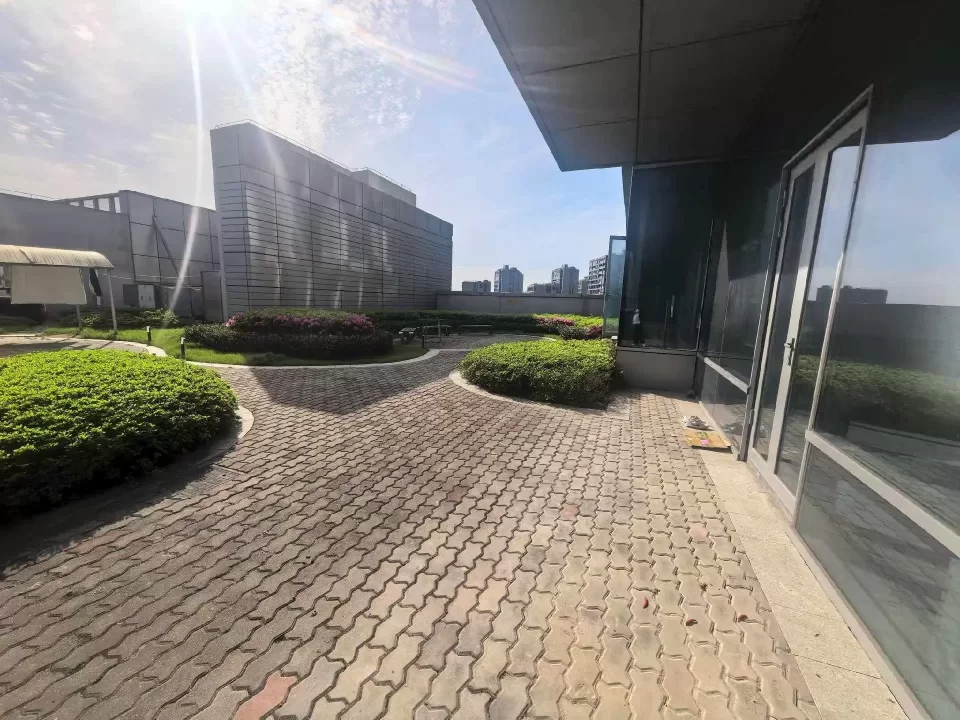 宁波路劲新天地3号楼产证单层400平，两层共800平，带超大露台！