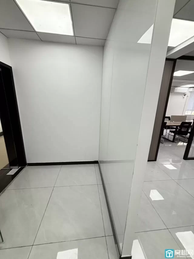 宁波海曙区中央商座98平米办公室出租3300元/月