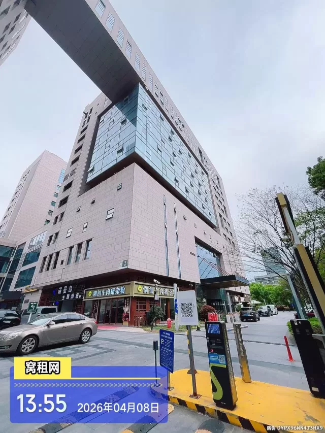 东部新城新府银座停车收费标准？