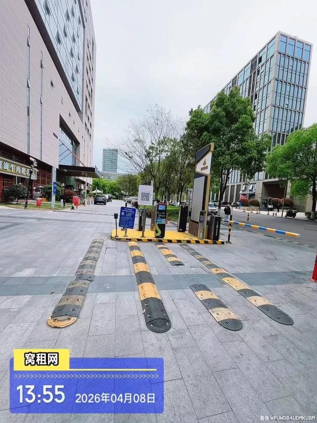 东部新城新府银座停车收费标准？