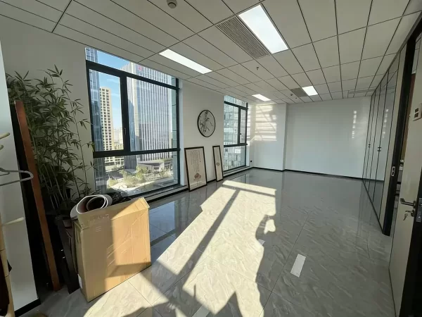 宁波高新区外经合作大厦150平米，双面采光，带2-3个隔间写字楼出租