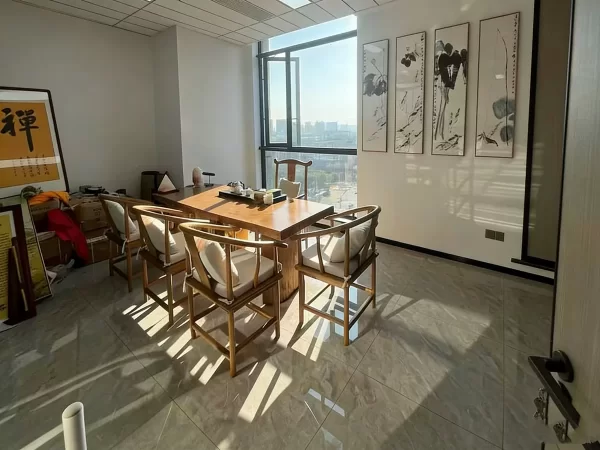 宁波高新区外经合作大厦150平米，双面采光，带2-3个隔间写字楼出租