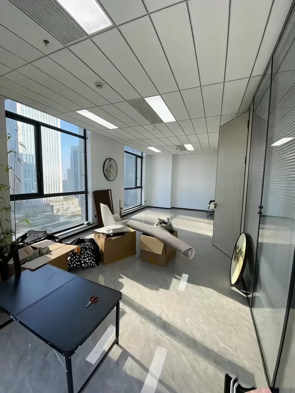 宁波高新区外经合作大厦150平米，双面采光，带2-3个隔间写字楼出租