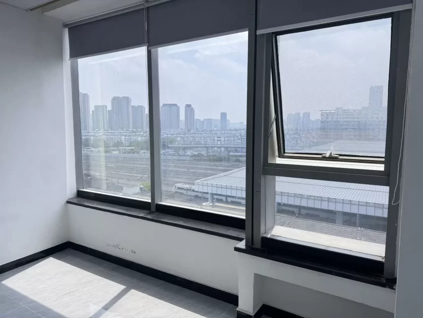 宁波高铁站附近月湖银座大厦朝南43平，物业费4.2，独立空调24小时开放