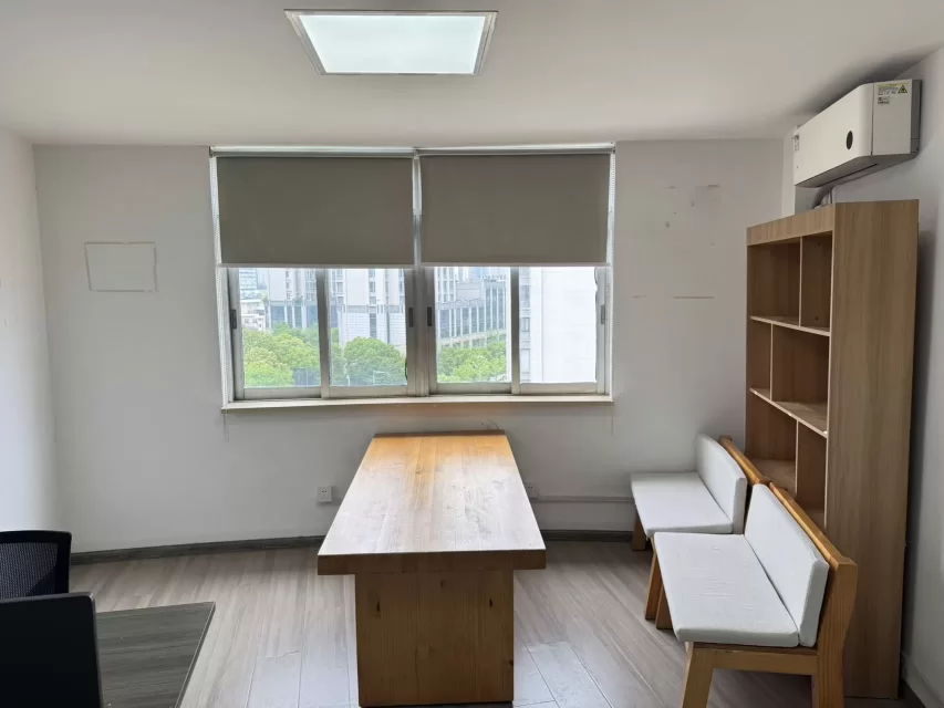 宁波新景江大厦出租，面积30平朝南，带家具，独立壁挂空