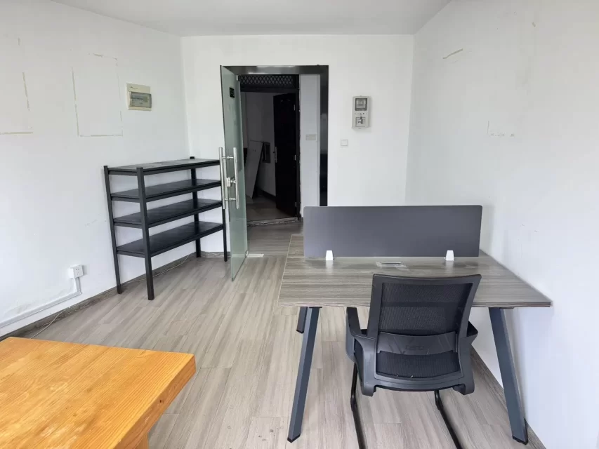 宁波新景江大厦出租，面积30平朝南，带家具，独立壁挂空