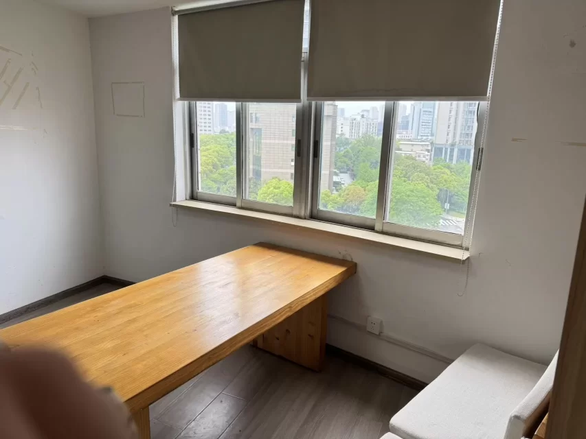 宁波新景江大厦出租，面积30平朝南，带家具，独立壁挂空