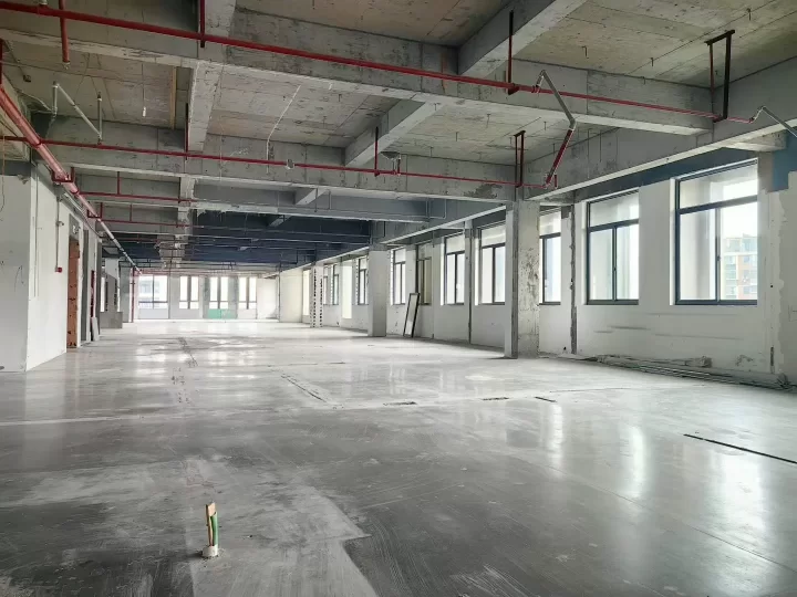 亿天556大厦整层2000平，毛坯，大面积开放格局，动线无阻碍，财运更流通