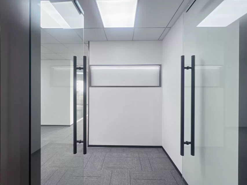 富田小镇办公室出租面积238.47平3个隔间双阳台