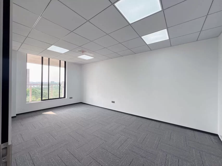 富田小镇办公室出租面积238.47平3个隔间双阳台