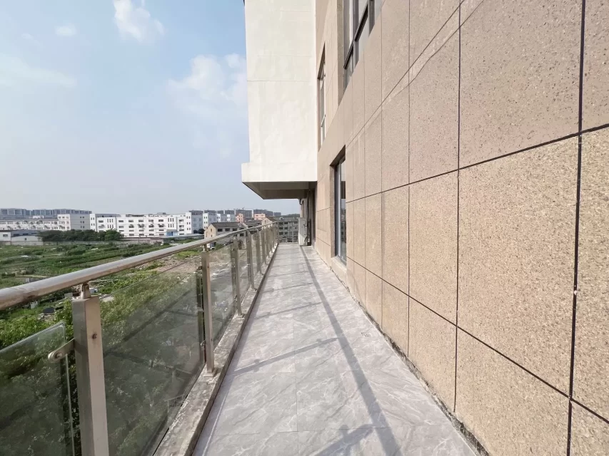 富田小镇办公室出租面积238.47平3个隔间双阳台