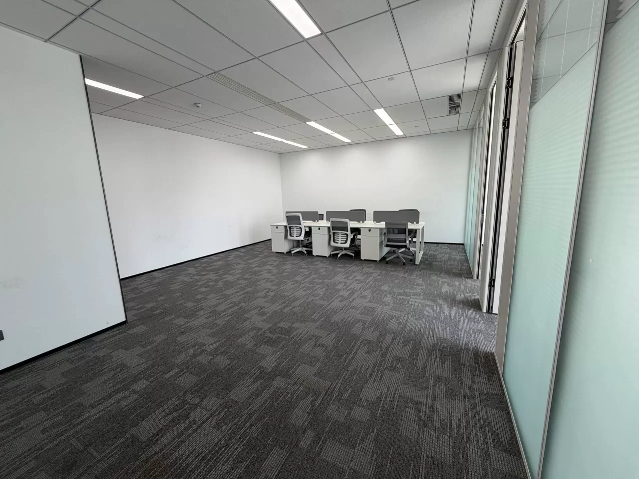 奉化地铁3号线方桥站直通楼内全景双面落地地窗156平米办公室出租