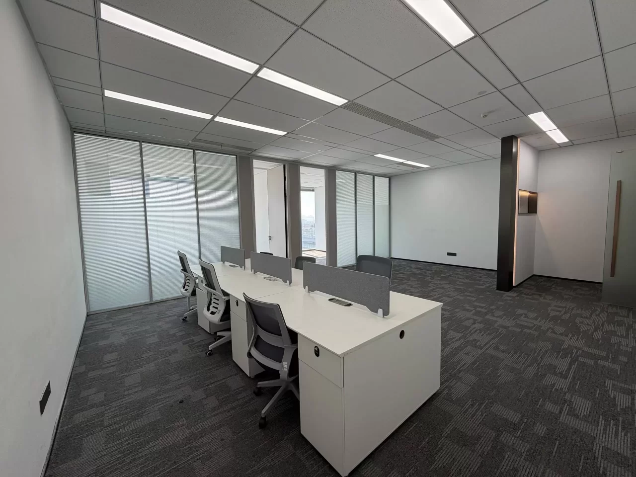 奉化地铁3号线方桥站直通楼内全景双面落地地窗156平米办公室出租