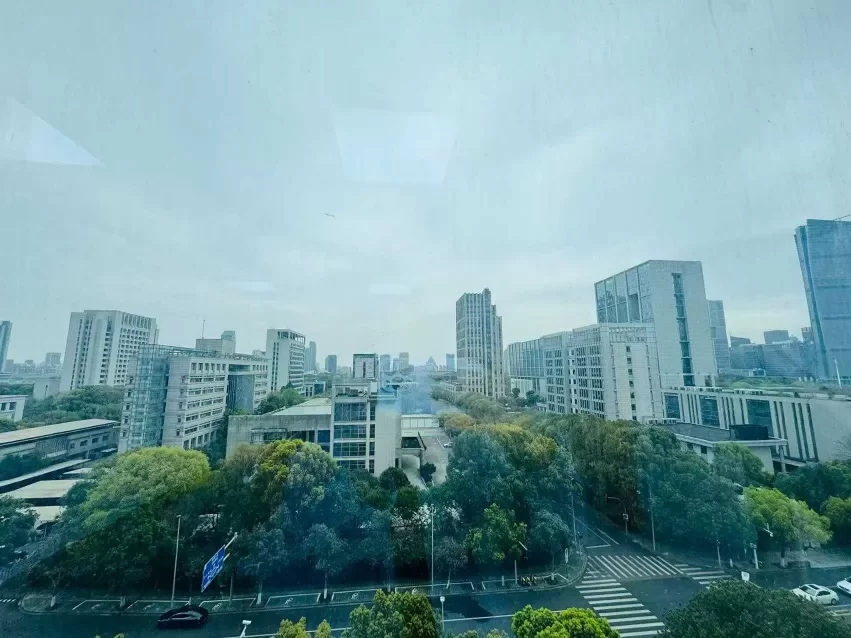 鄞州城南商务大厦出租朝东208平3隔间独立办公室