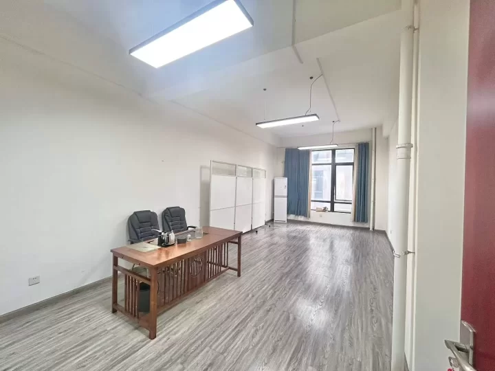 离宁波机场附近写字楼富港电商城49平，精装修，适合初创企业，带部分家具