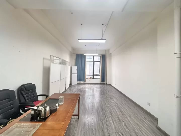 离宁波机场附近写字楼富港电商城49平，精装修，适合初创企业，带部分家具