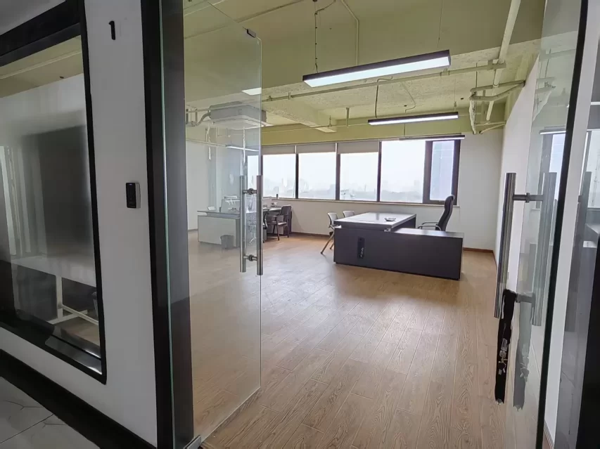 宁波鄞州区李惠利医院对面品牌产业园面积88.59平朝东办公室出租