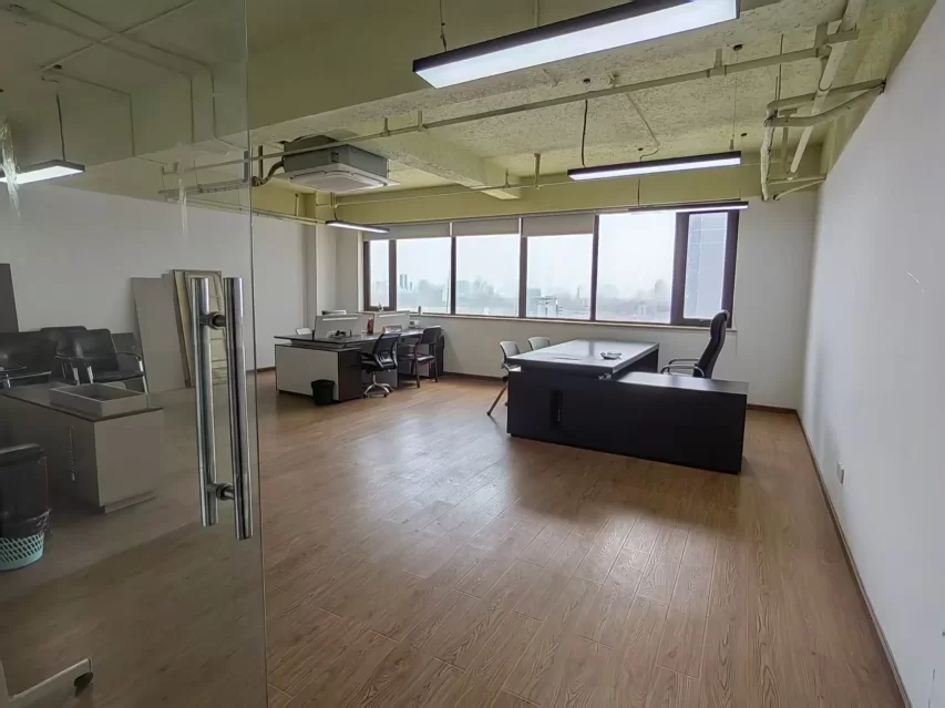 宁波鄞州区李惠利医院对面品牌产业园面积88.59平朝东办公室出租