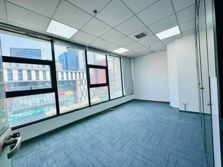 宁波南部商务区水街商务楼出租335平双面采光，3个隔间，户型方正，单价低至1.35