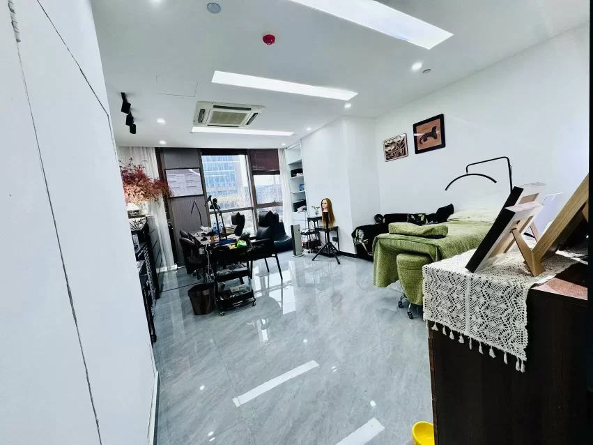 宁波商会大厦美甲工作室出租45平方2700元朝南