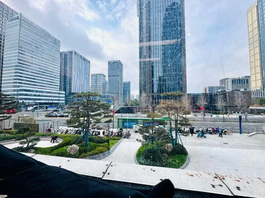 宁波商会大厦美甲工作室出租45平方2700元朝南