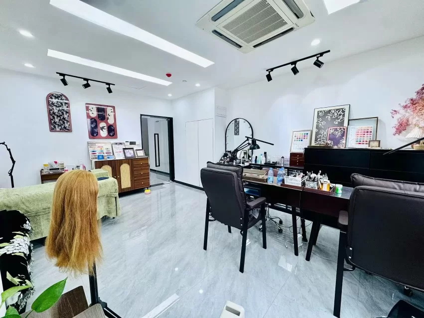 宁波商会大厦美甲工作室出租45平方2700元朝南