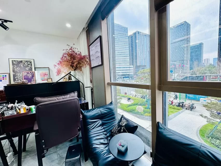 宁波商会大厦美甲工作室出租45平方2700元朝南