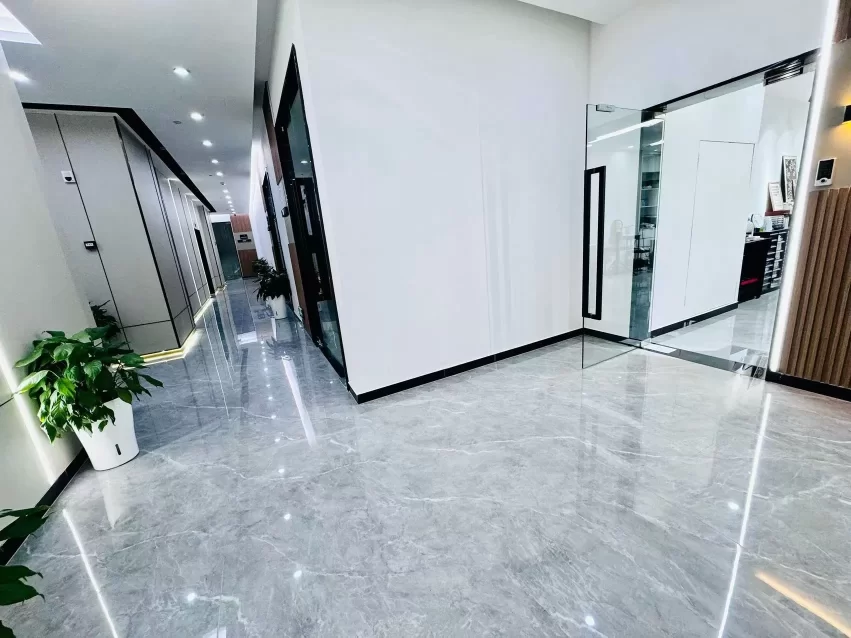 宁波商会大厦美甲工作室出租45平方2700元朝南