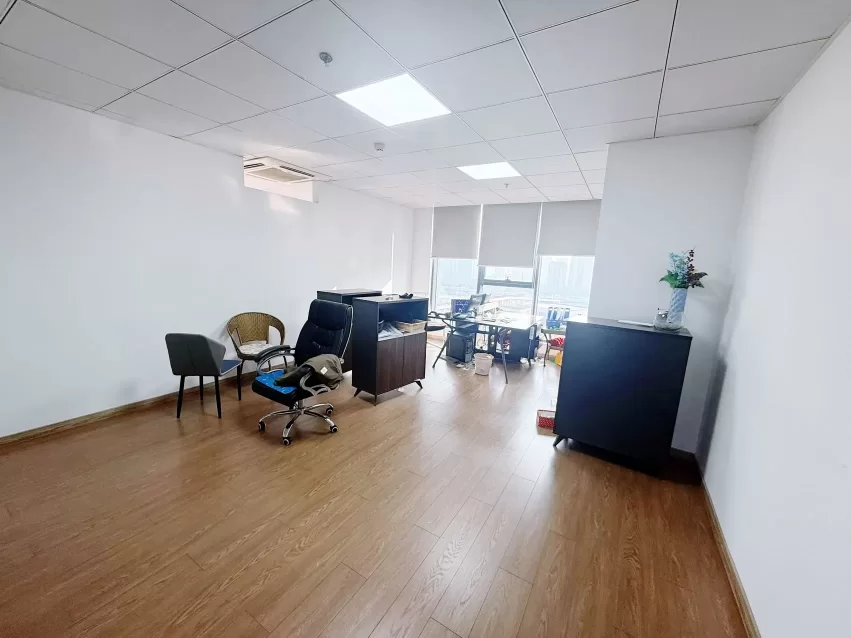 鄞州区和荣大厦580方出租单价1.69，东南朝向