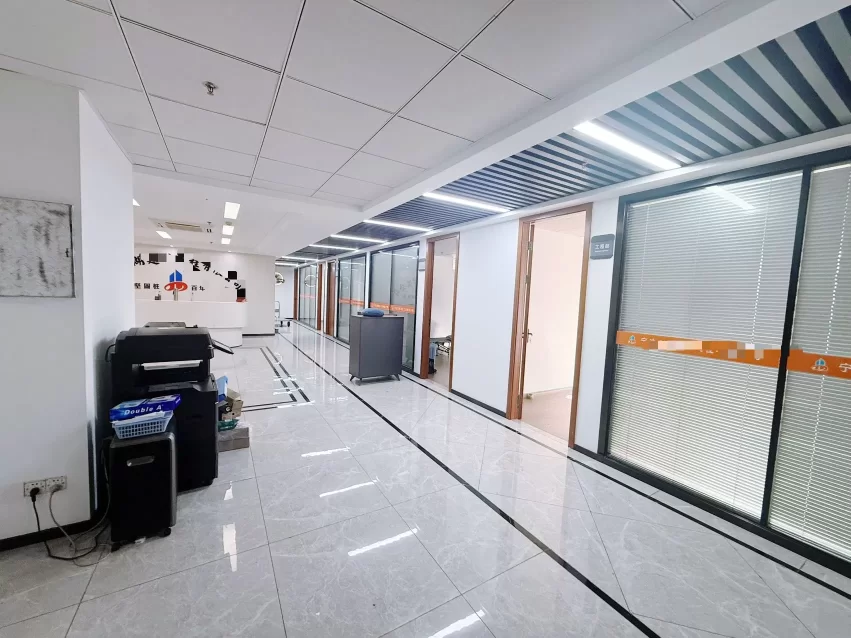 鄞州区和荣大厦580方出租单价1.69，东南朝向