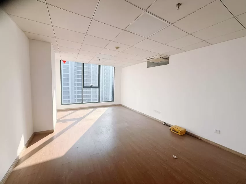 鄞州区和荣大厦580方出租单价1.69，东南朝向