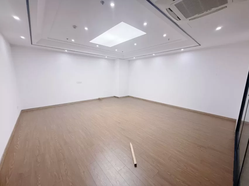 鄞州区和荣大厦580方出租单价1.69，东南朝向