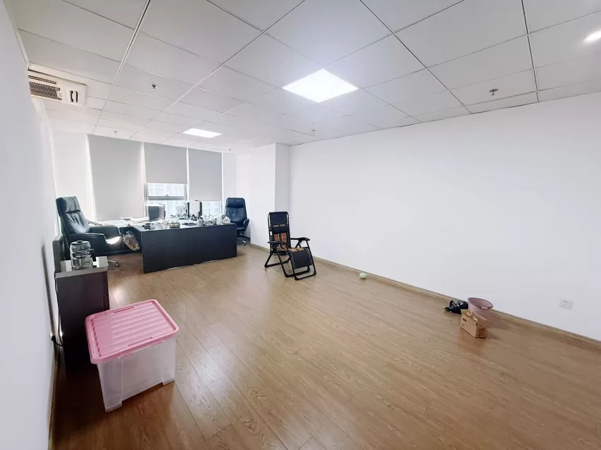 鄞州区和荣大厦580方出租单价1.69，东南朝向