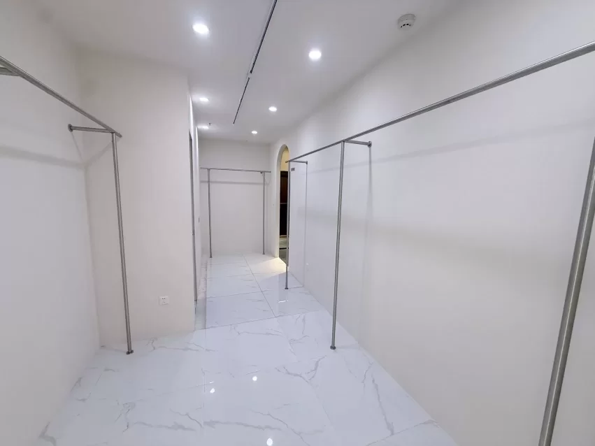 宁波和荣大厦婚纱工作室435平米装修，年租金224410元