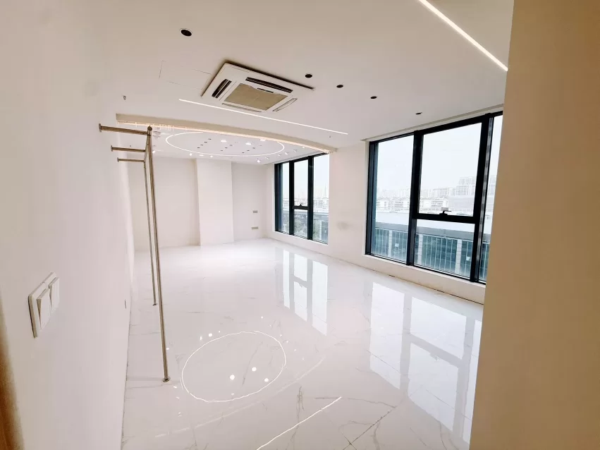 宁波和荣大厦婚纱工作室435平米装修，年租金224410元